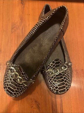Vionic Brown Croc-Embossed Chain-Accent Flats